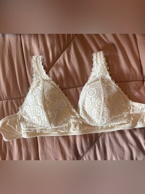 SO Lace Bralette in Ivory Cream